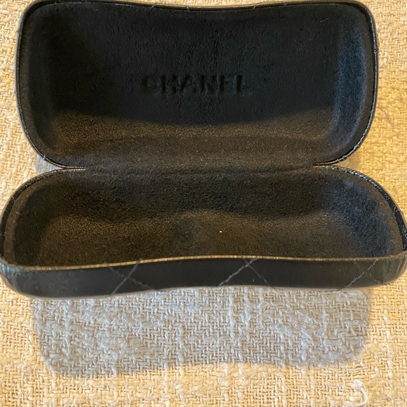 COPY - CHANEL DARK BLUE PILOT SUNGLASSES - Picture 4 of 7